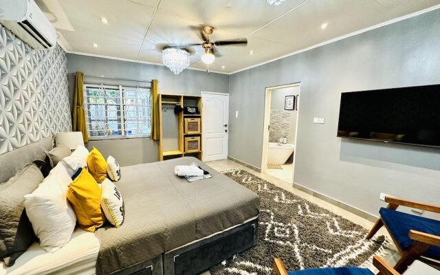 Luxurious Villa With Private Pool, Hot Tub and Bar