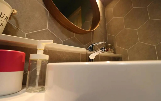 Room Emma,between bus and train station,Netflix,speed Wi-Fi