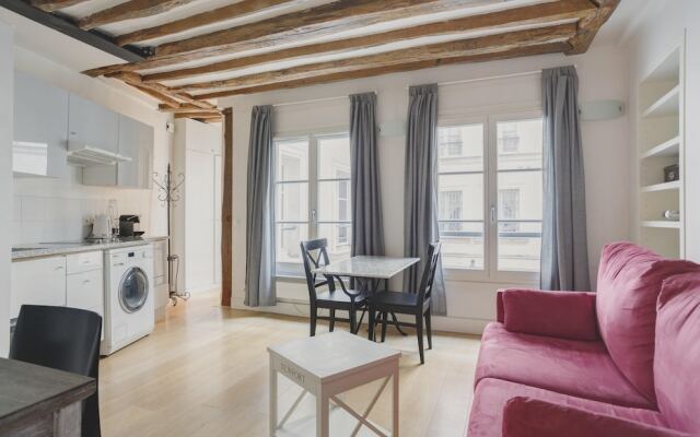 Apartment with One Bedroom in Paris, with Wifi