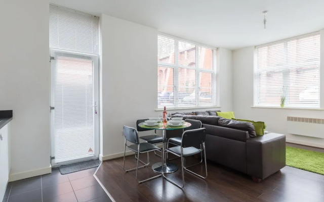 2bed Apt -king Bed -free Parking - Family Friendly