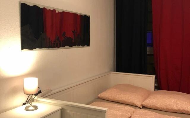 Friesenwall Centrum 5 min to Mainstation