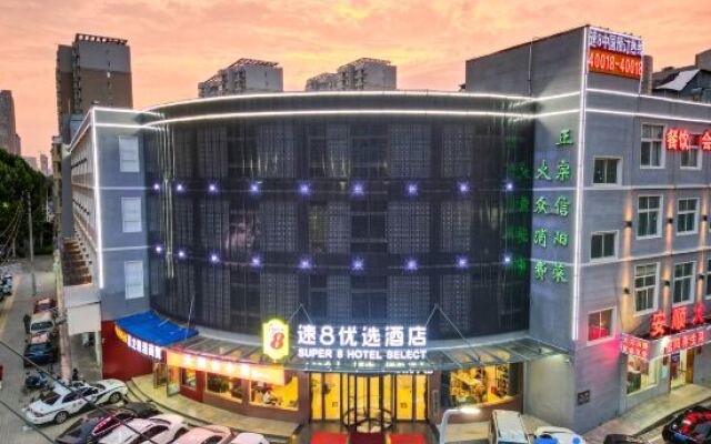 Super 8 Zhengzhou Zhongyuan Futa 1st Main Street