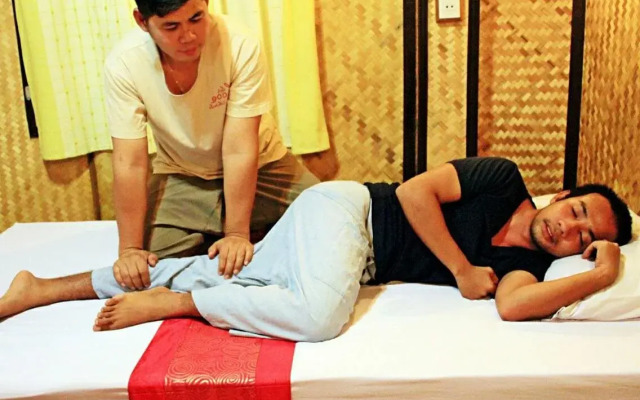 Baansuanlynjee Maeklong Resort