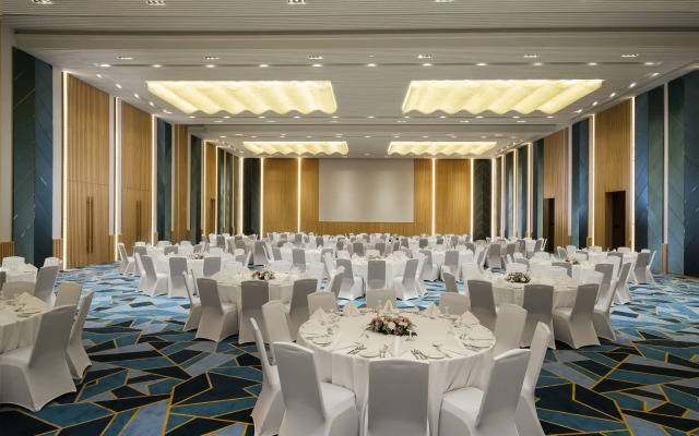 Maani Muscat Hotel & Suites