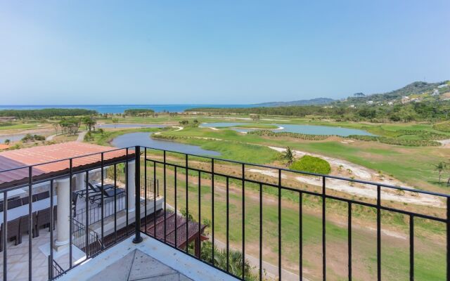 Pristine Bay 4033 4 Bedroom Home by RedAwning