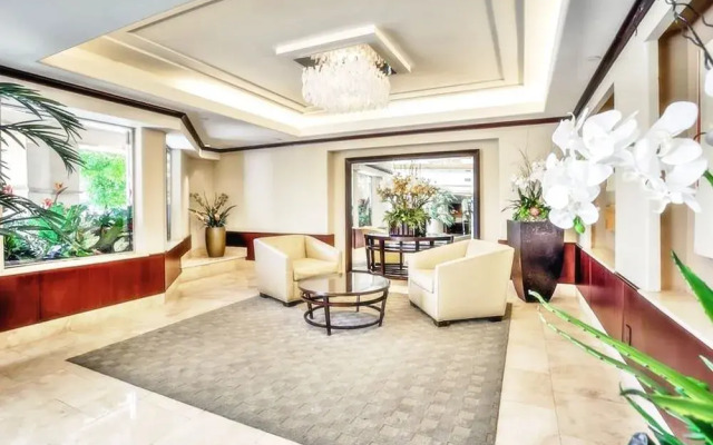 Luxury Suites - Heart of Beverly Hills