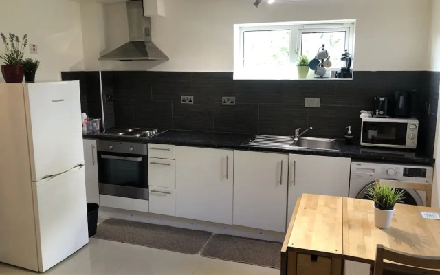 2 bedroom Apartment  Heathrow Airport
