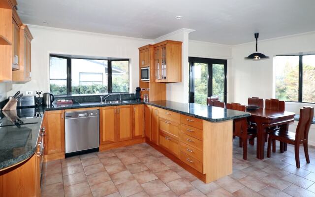 Luxury Country Views in Riverlea