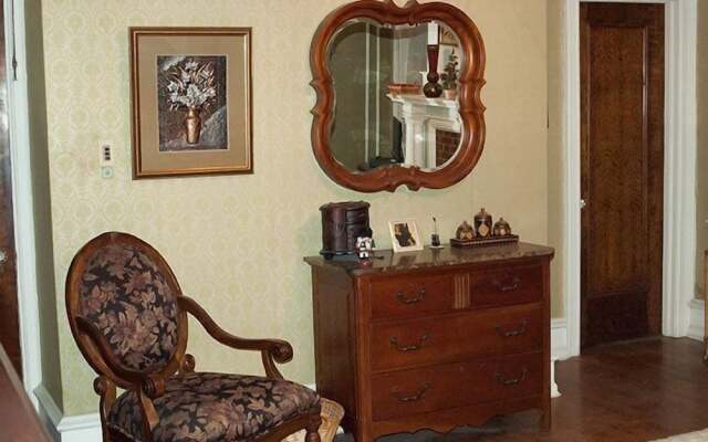 The Albanus Phillips Inn