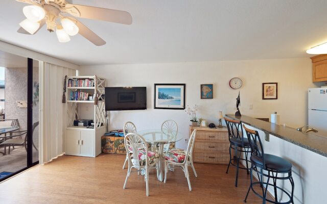 Kona Reef F2 Charming Oceanfront Condo for 4!