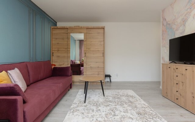 Warsaw Apartment Elekcyjna by Renters