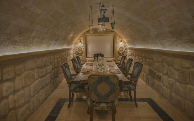 Elika Cave Suites & Spa