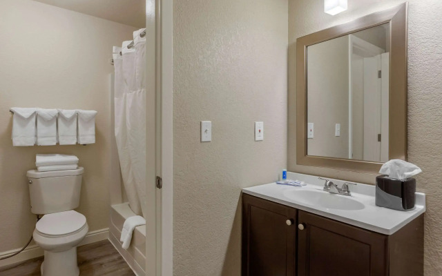 Rodeway Inn & Suites Ontario
