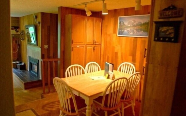 Mt Baker Lodging Condo 84 - Sleeps 6