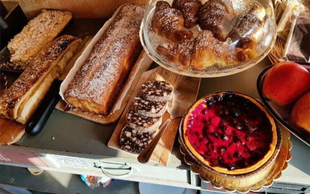 Aurelia Garden Gold Bed & Breakfast