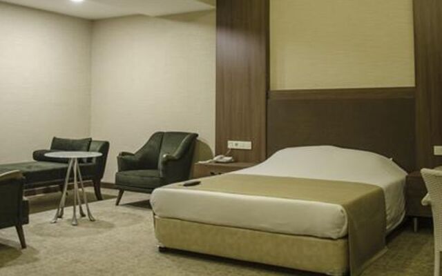 Tilmen Hotel