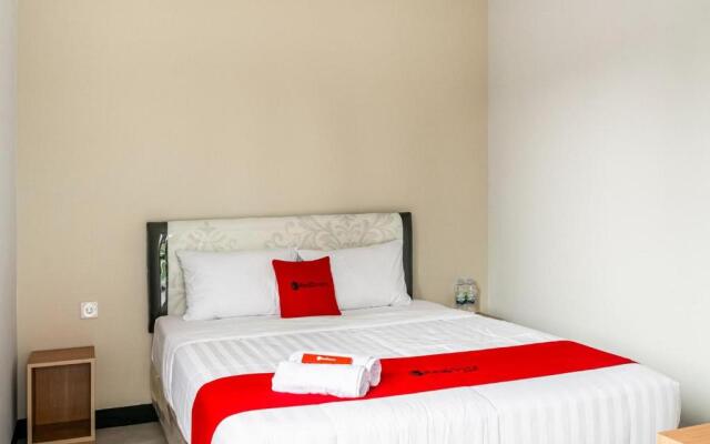 Reddoorz Near Puri Indah Lippo Mall 2