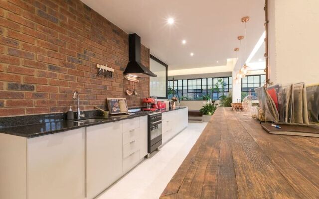 2nd Floor Fox Street Studios