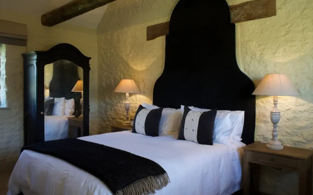 Classic Cotswolds Getaway in Radcot