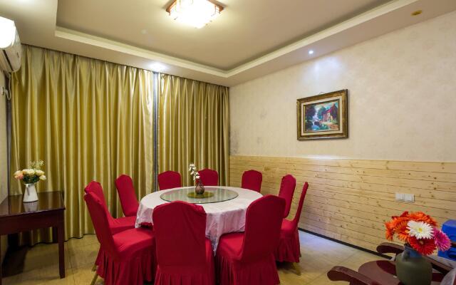 Mount Emei Happy Hotel