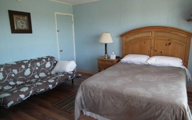 Points East Beach Motel