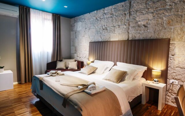 Riva Luxury Rooms