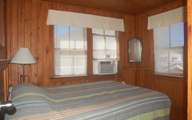 2035-2 Ellington, Upstairs