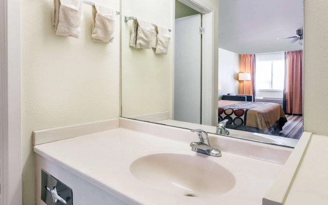 Super 8 by Wyndham Brookhaven