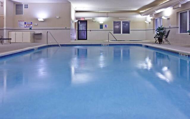 Holiday Inn Express Hotel & Suites by IHG