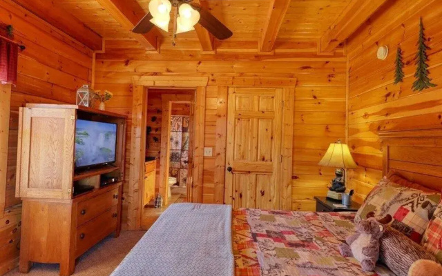 A Stone's Throw 2 Bedroom Cabin by RedAwning