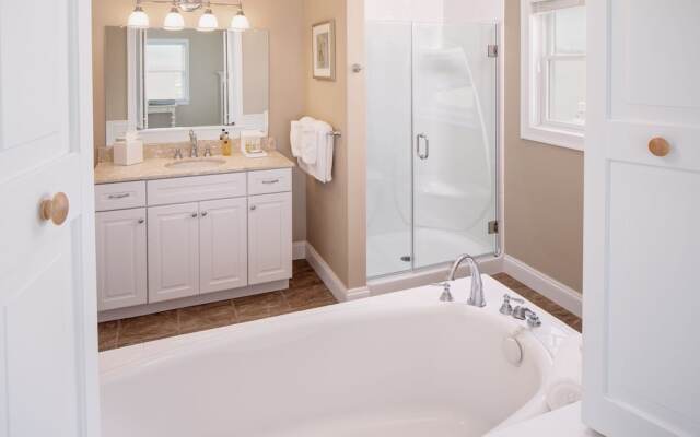 Inn at Harbor Hill Marina