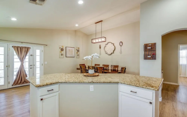 Fenced-in Pool & Patio: Gilbert Home!