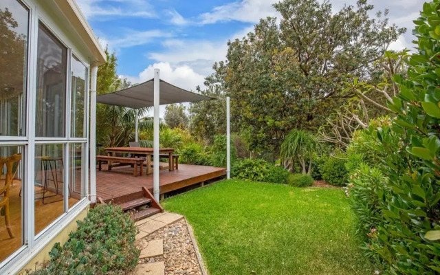 Maldas Retreat Pet Friendly Absolute Beachfront with Spa