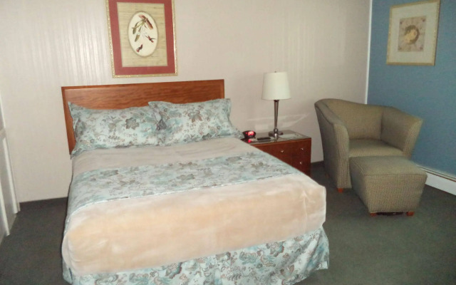 Colonial Valley Motel