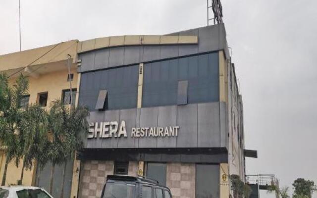 OYO 28457 Hotel Shera