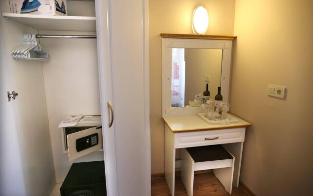 Comet De Luxe Hotel