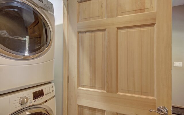 Tall Pines Lodge 4 Bedroom Townhouse by RedAwning