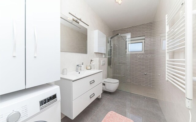 Beautiful Home in Kastel Stari With Wifi and 2 Bedrooms