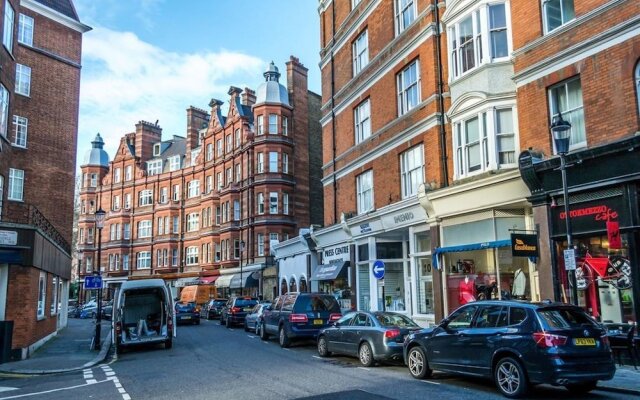 Luxury 2 Bed Apartment in Olympia Kensington