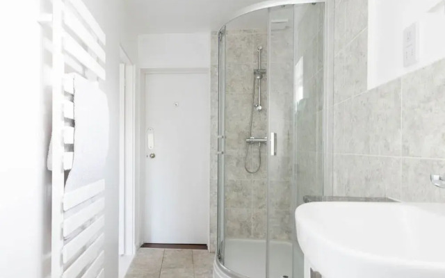 Country Retreat - Sleeps 14 - Large Garden