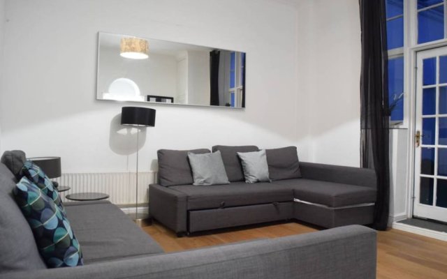 Kensington 1 Bedroom Flat With Terrace