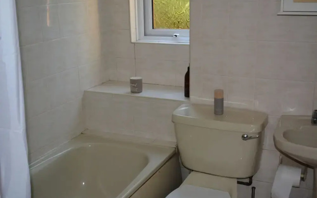 Central Apartment 3B