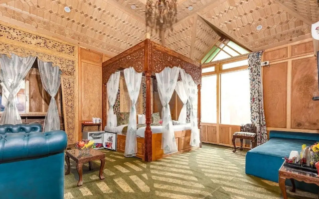 Prince of Kashmir Houseboat