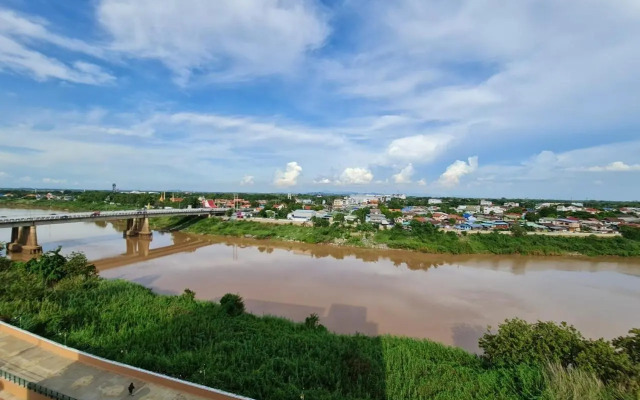 Chaisaeng Palace Hotel