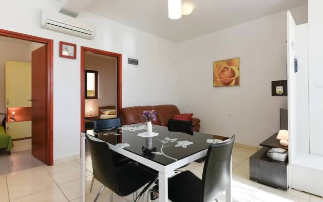 Nearby Beach, Modern Apartment Arena