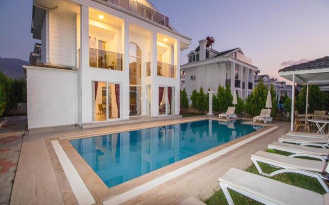 Silver Yunus Villa