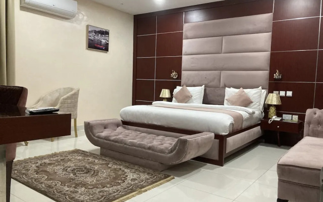 Mont Kalm Swiss Pearl Continental Hotel