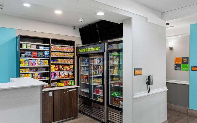 La Quinta Inn & Suites by Wyndham Raymondville