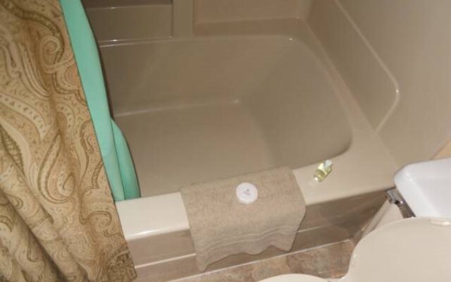 Autumn Breeze Motor Lodge