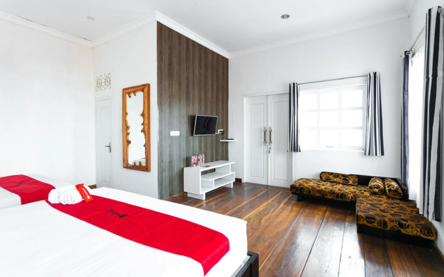 RedDoorz near Grojogan Sewu Tawangmangu